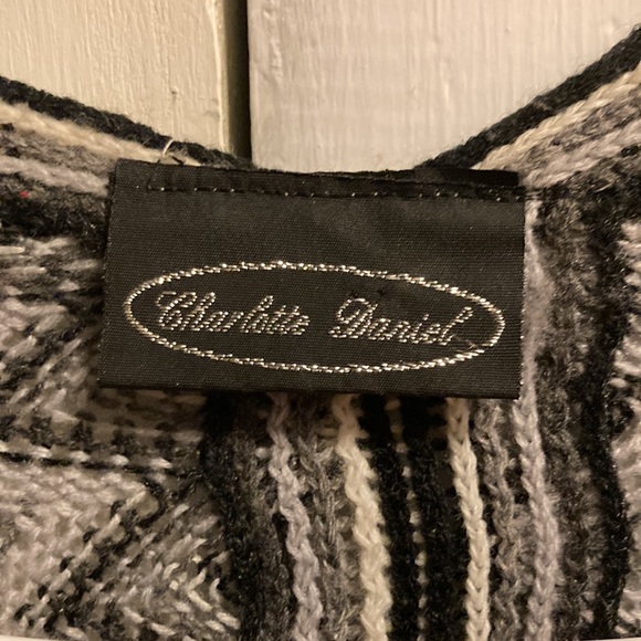 Shawl - Picture 2 of 3